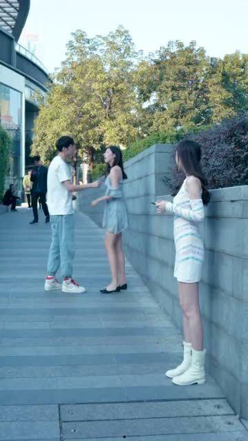 网红情侣吵架吃瓜图片高清,高清吃瓜图揭秘甜蜜背后的矛盾